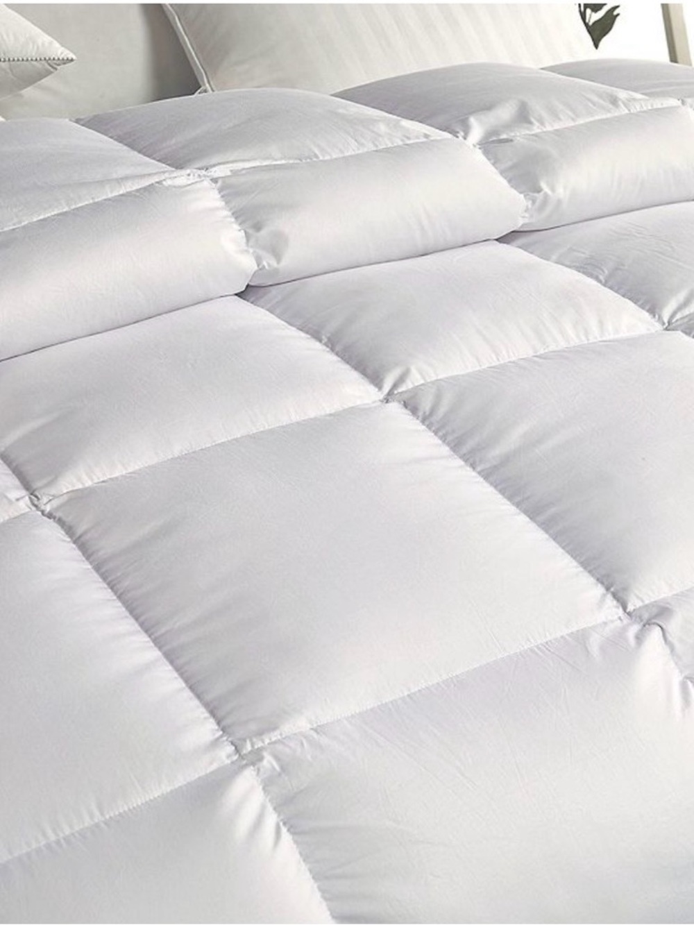 Hotel Suite All Seasons Down Alternative Comforter White Size Queen NWT - Picture 2 of 5